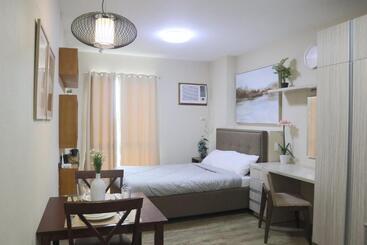 מלון דירות Urban Retreat At Avida Tower