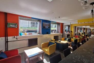 ユースホステル Bar Celona