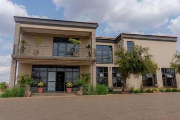 호텔 Legacy Suites