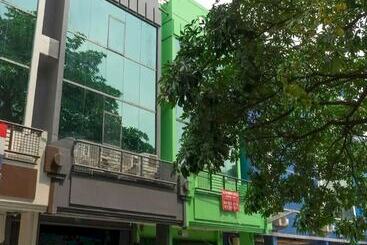 酒店 Oyo Life 92878 Kost Padma Syariah