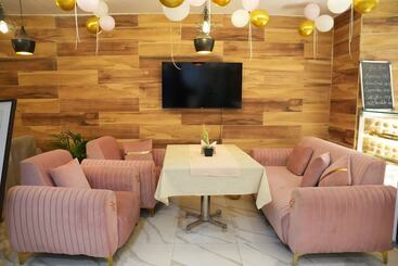 호텔 Vaidh Business