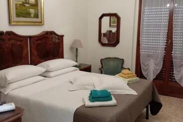 פנסיון Camere Vacanza Foligno Lusitana T