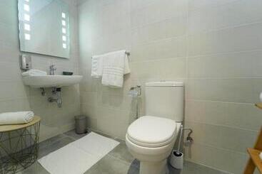 پانسیون Private Rooms With Bathroom In Valletta