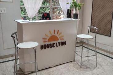 مبيت وإفطار Houselyon
