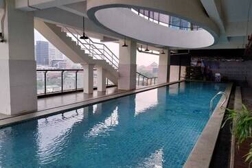 فندق Daima Suites Margonda