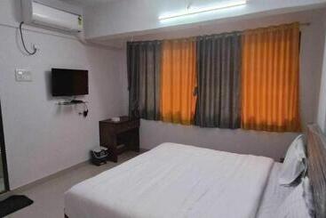 בית מלון כפרי Flagship Deluxe United Corporate Homes 2