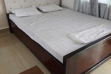 בית מלון כפרי Spot On Hubash Home Stay