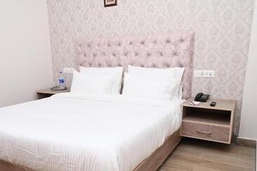 فندق Spt Clarks Inn Suite, Mandi