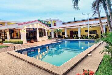 فندق Y Restaurante Maria Ofelia