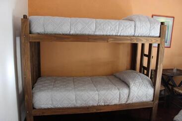 پانسیون Hostel Mendosol