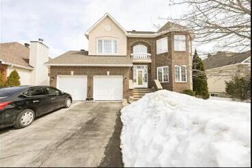 بنسيون Leila`s Place Basement Apartment In Private Home