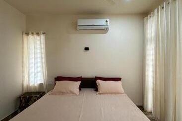 Santa Maria Hostel Munroe Island