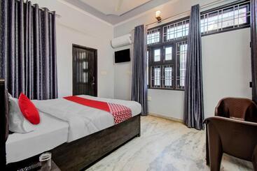 Отель Oyo Flagship 81130 Vanya Guest House