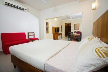 Liwa Tower Hotel & Business Center