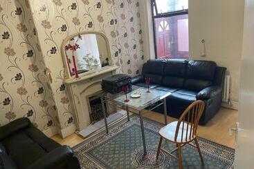 پانسیون Quite Broad Rest 2