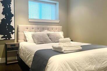 Pension Private Entry 2 Bedrooms Entire Suite Free Parking Near Skytrain Metrotown