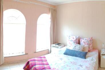 הוסטל 54 Martjie Laan