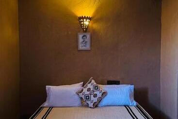 تختخواب و صبحانه Dar Nomads