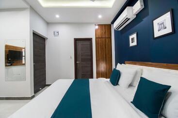 Отель Collection O Blue Shine