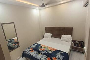 בית מלון כפרי Goroomgo Uma Ganga Guest House Varanasi