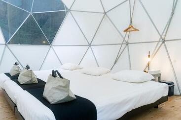 ホテル 泊まれる公園 Inn The Park