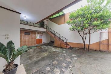 فندق Reddoorz Near Cikole Lembang