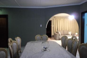 פנסיון Casa On The Bluff