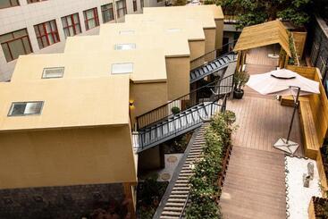 پانسیون Memory Garden House