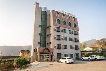Yeongwol Cheongryeong Motel