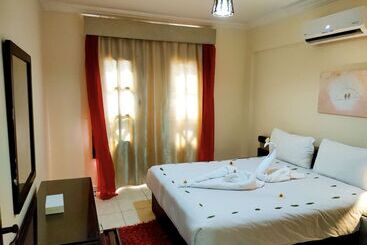 Hotel Marseilia Aqua Park Alam Al Roum