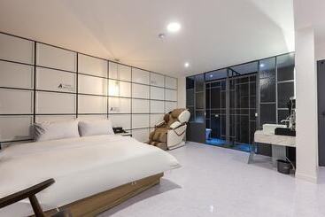 모텔 Daejeon Daeheung Hotel Knock On