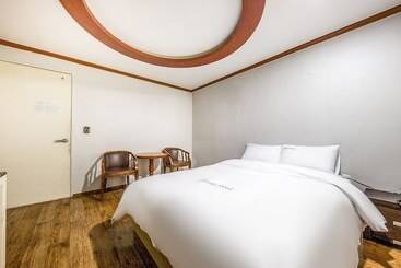 Мотель Daejeon Daesa Lake