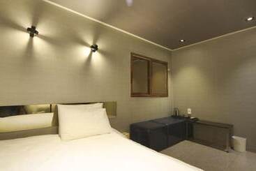 فندق على الطريق Geojedo Gohyeon Line 69