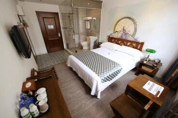Nostalgia Hotel Beijing Yonghe Lama