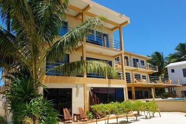 ホテル Club Rooms At Popeyes Beach Resort