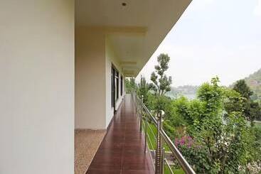 Отель Pool Retreat