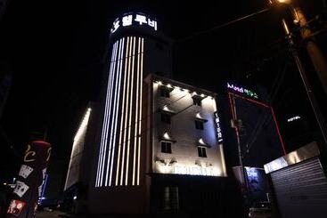 فندق على الطريق Gumi Wonpyeongdong Hotel Ruby