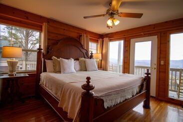 بيت ريفى 4br Mountain View Cabin