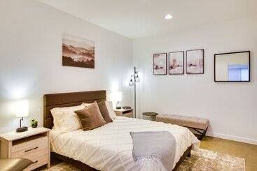 بيت ريفى Chic & Modern Snohomish Hideaway On A Working Farm