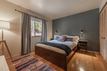 Сельский дом Cozy Pet Friendly Cabin In Lake Tahoe By Sierra Getaways