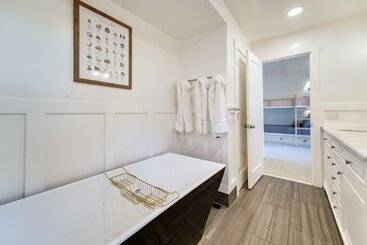 별장 Gorgeous Tahoe City Home W/ Views, Steps To Beach