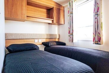 8 Berth Caravan To Hire At Lyons Robin Hood In Rhyl Ref 66089tp