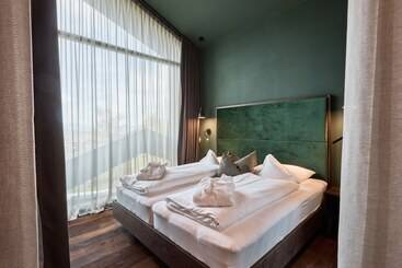Отель Floris Green Suites