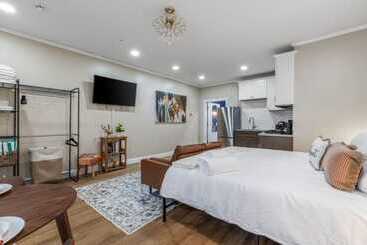 호텔 Immersive Suite With Pool & Hot Tub