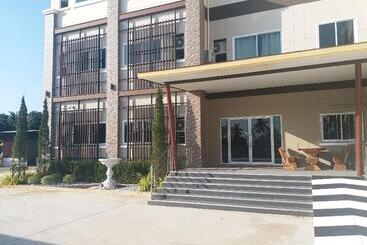 Saney Apartment By Zuzu