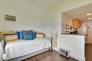 קוטג'' Lake George Waterfront Cabin W/ On Site Marina!