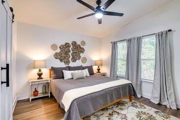 茅舍 Lakefront Texas Abode W/ Kayaks, Fire Pit & Patio!