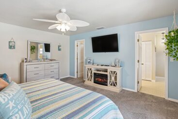 별장 Luxurious Florida Home W/ Pool & Canal Access