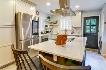 بيت ريفى Luxurious Morgantown Retreat W/ Stunning Views!