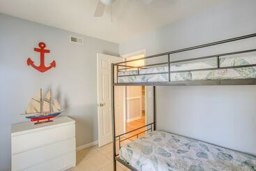 별장 Oak Island Home W/ Screened Porch ~ 1 Mi To Beach!